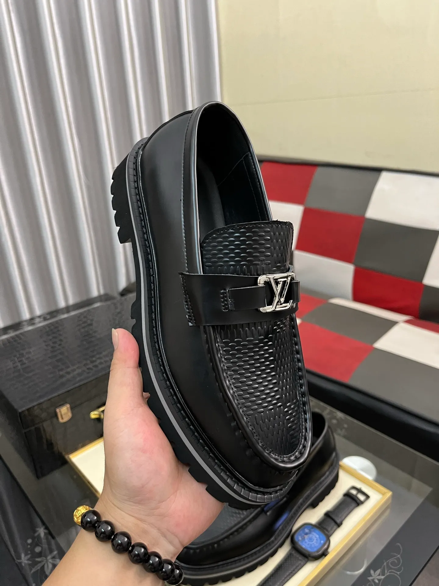 Men's shoes💰458⌚️⌚️[Louis Vuitton (LV)] High-end business formal leather shoes🍀luxurious and elegant style, paying equal attention to practicality and style, professional focus on details and quality, counter original 1⃣️: 1⃣️super accurate reproduction👍🏻! Material: The upper is made of imported original calfskin➕imported Italian cowhide leather. Original anti-slip and wear-resistant outsole! Code number: 38--443️⃣Colors available